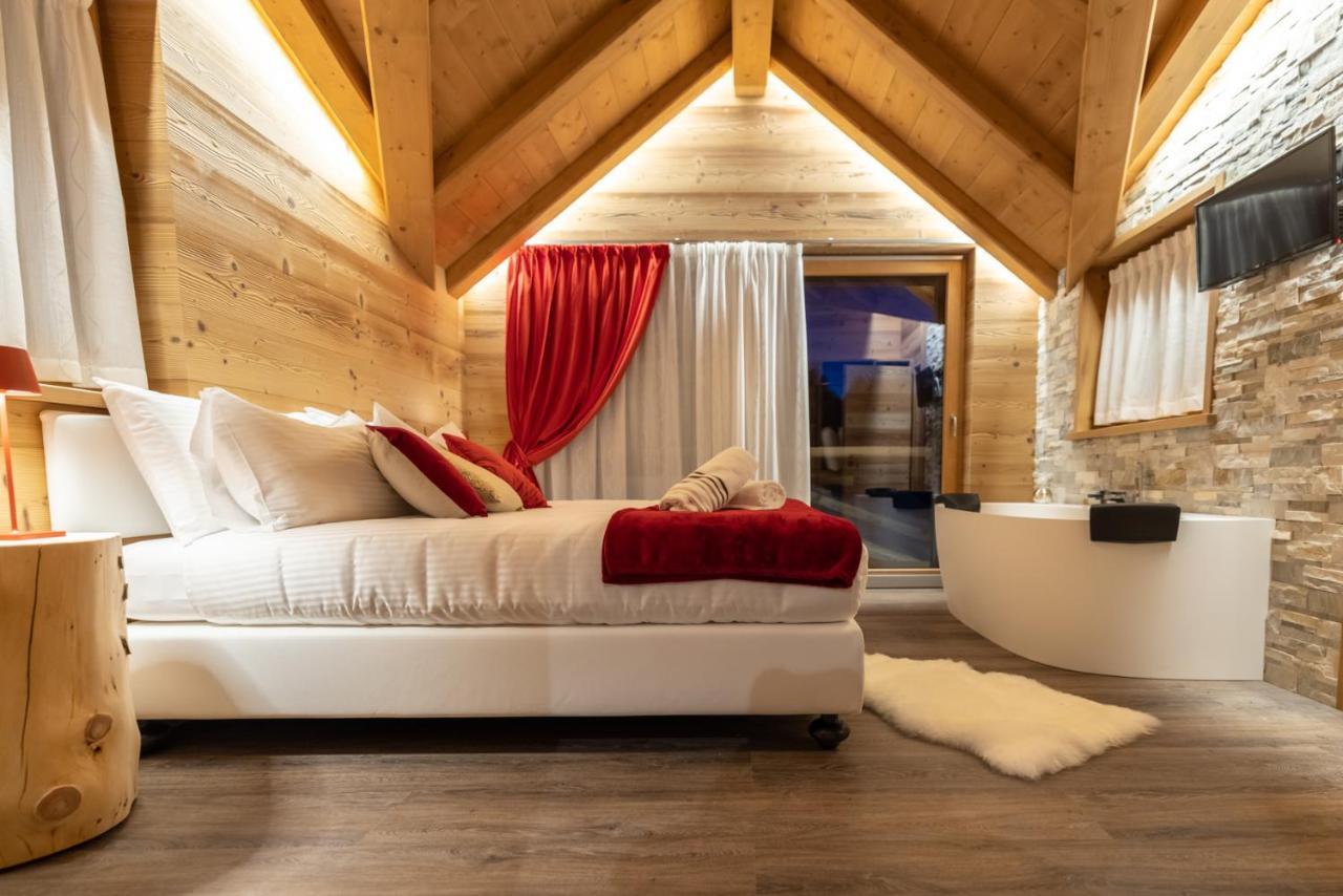 Chalet Imbosc'Che - 5 Beautiful Rooms In Charming B&B リヴィーニョ エクステリア 写真