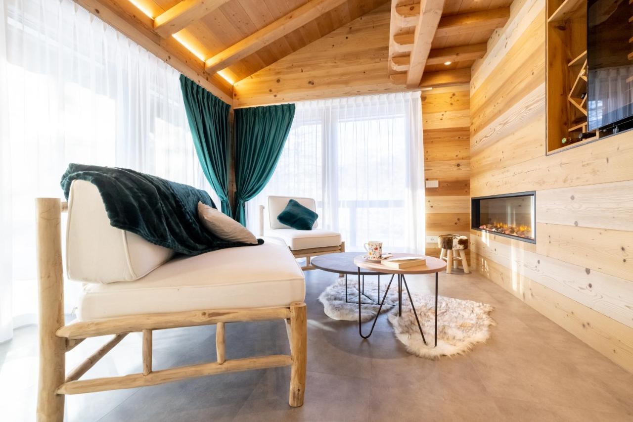 Chalet Imbosc'Che - 5 Beautiful Rooms In Charming B&B リヴィーニョ エクステリア 写真