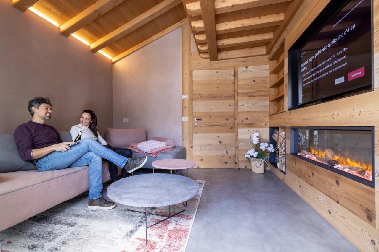 Chalet Imbosc'Che - 5 Beautiful Rooms In Charming B&B リヴィーニョ エクステリア 写真