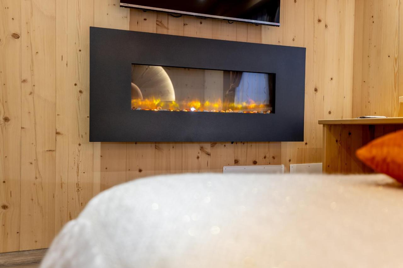 Chalet Imbosc'Che - 5 Beautiful Rooms In Charming B&B リヴィーニョ エクステリア 写真
