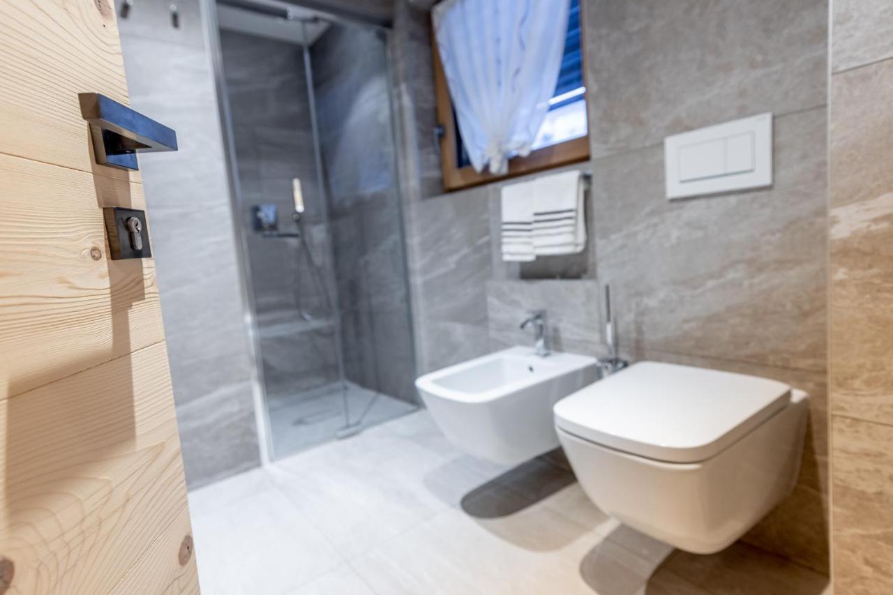 Chalet Imbosc'Che - 5 Beautiful Rooms In Charming B&B リヴィーニョ エクステリア 写真