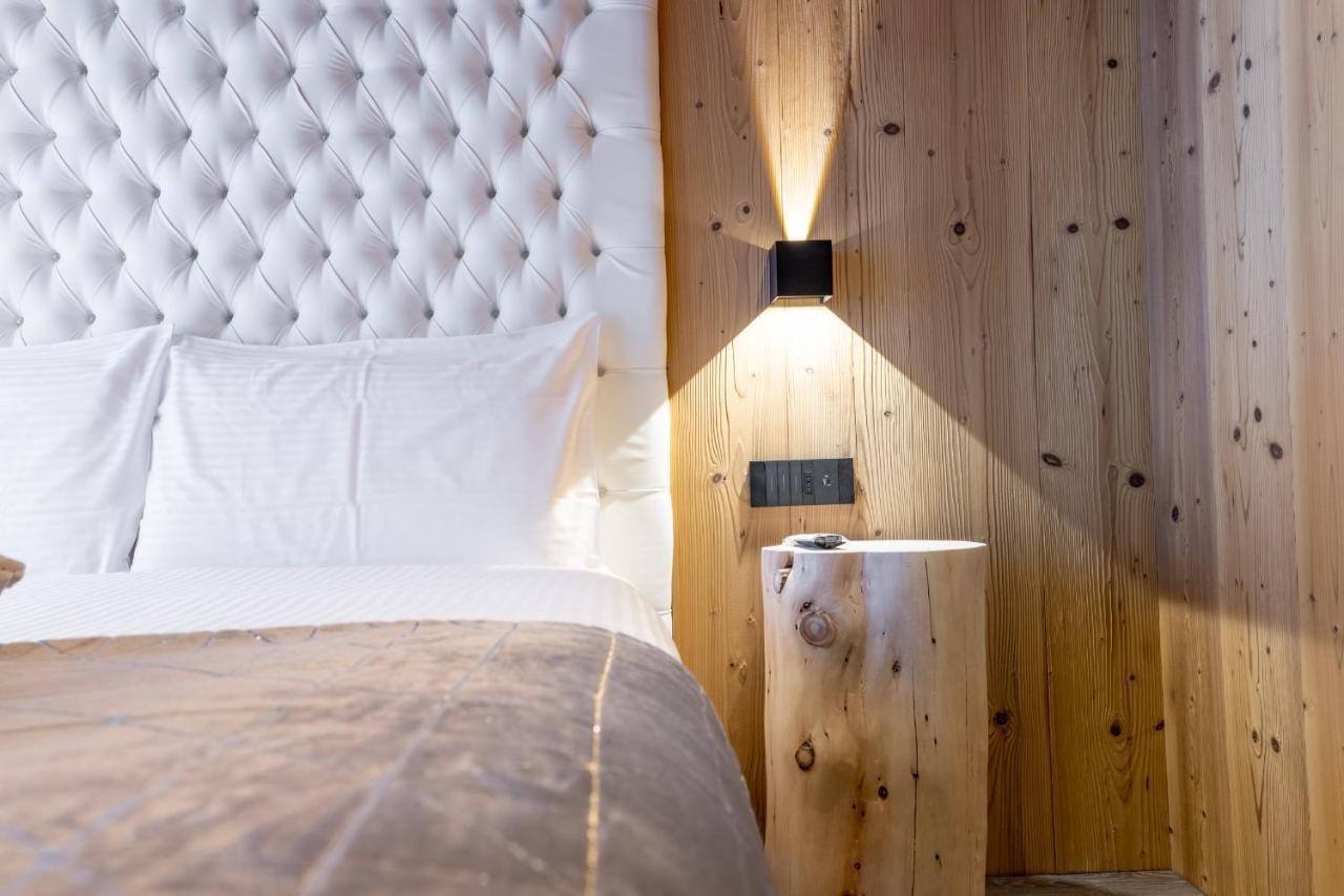 Chalet Imbosc'Che - 5 Beautiful Rooms In Charming B&B リヴィーニョ エクステリア 写真